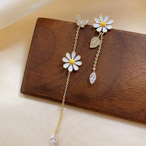 Daisy Dangle Earrings - Picture 1 of 8